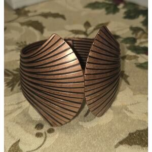 Vtg 1980's Metal Retro Shell Spring Clamp Bracelet Art Deco Statement Cuff